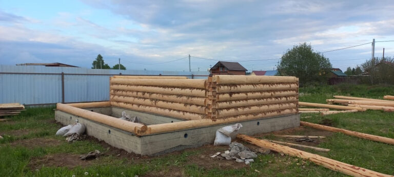 Сборка сруба из кругляка